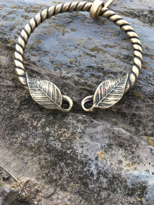 Hobbit Leaf Shawl Pin