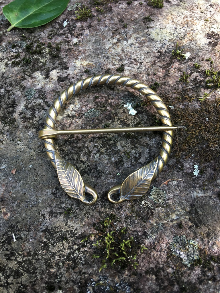 Hobbit Leaf Shawl Pin