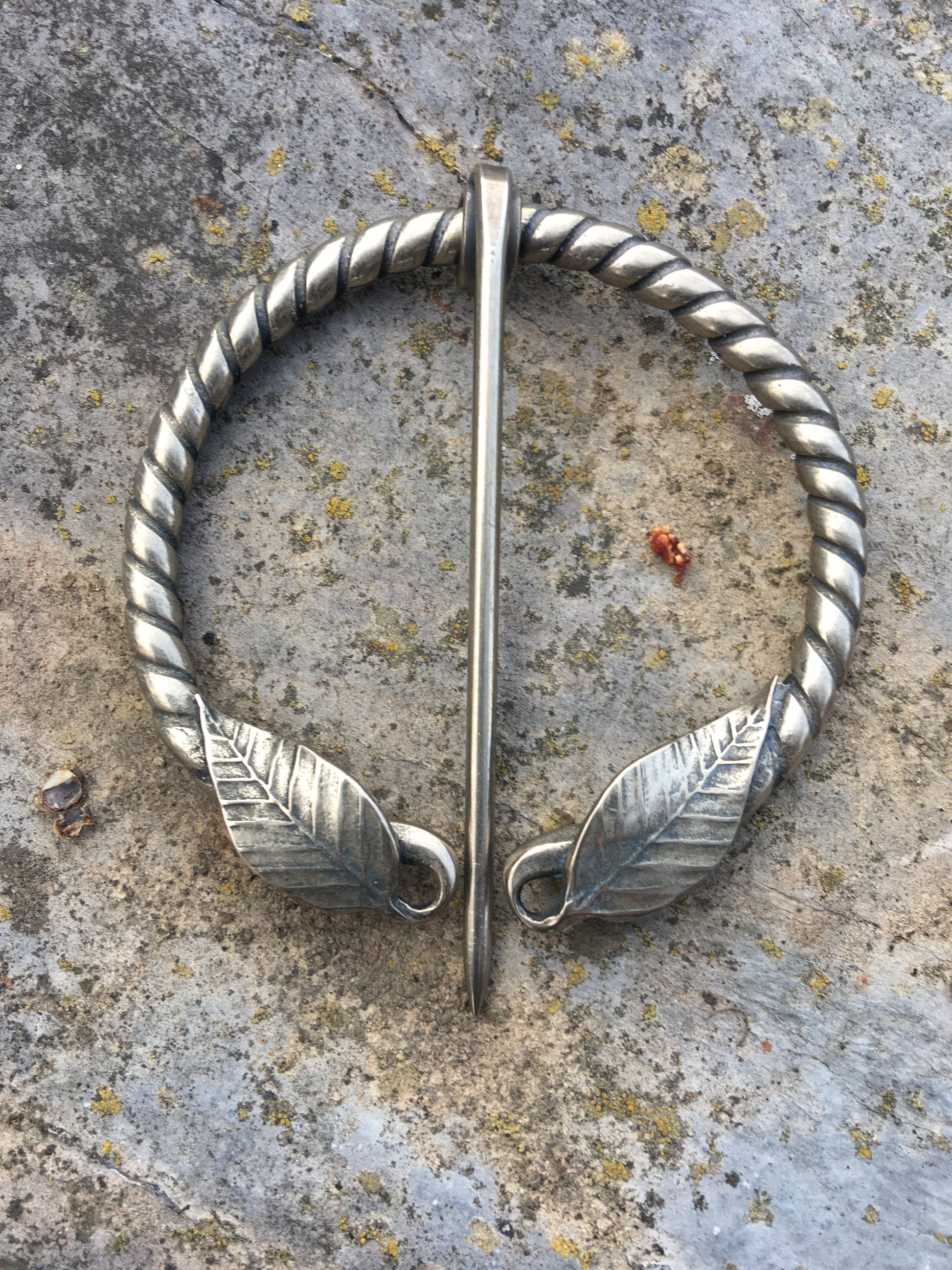 penannular brooch