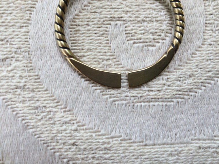 Simple Twist Shawl Pin